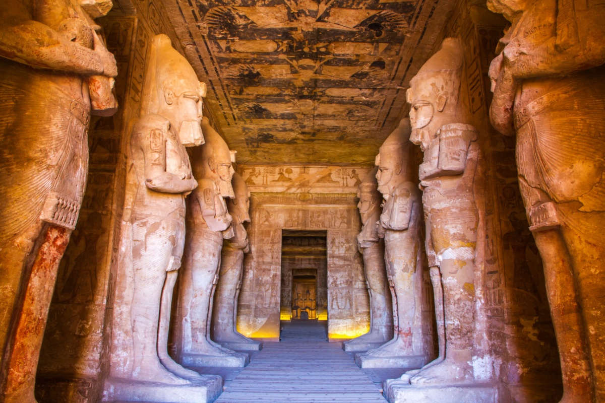 Abu Simbeli tempel Egiptuses koos Ramesses II hiigelkujudega